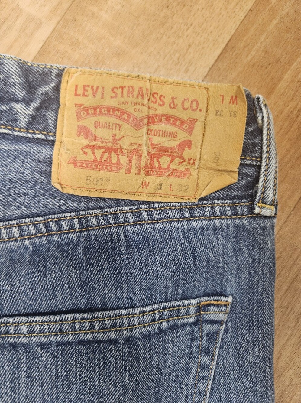 Levi's 501 Men's Original Fit Straight Leg Jeans 31x32 with Button Fly